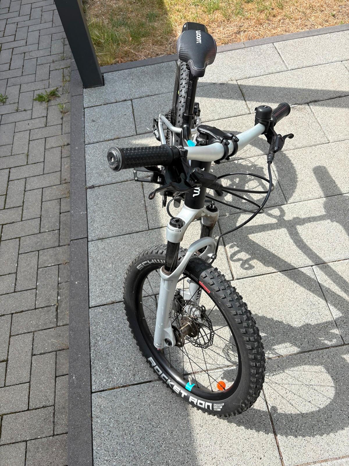 Used Woom OFF Air 4 Black 20-Inch Kids' Mountain Bike – Lightweight Youth MTB